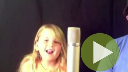 Папа с дочкой поют песню Gotye “Somebody That I Used To Know”