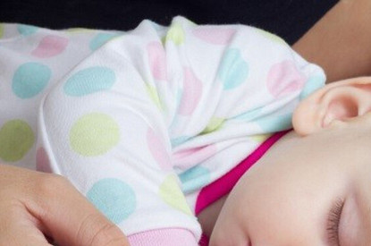 Опасность совместного сна матери и новорожденного