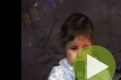 Девочка исполняет песню Дианы Арбениной “Южный полюс”