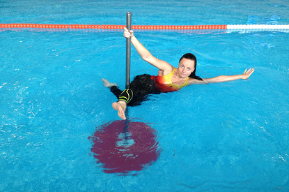 Танцпол в бассейне: новая тренировка Aqua pole dance