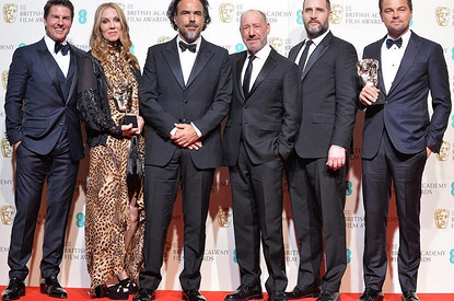 Неужели Том Круз что-то сделал с лицом?