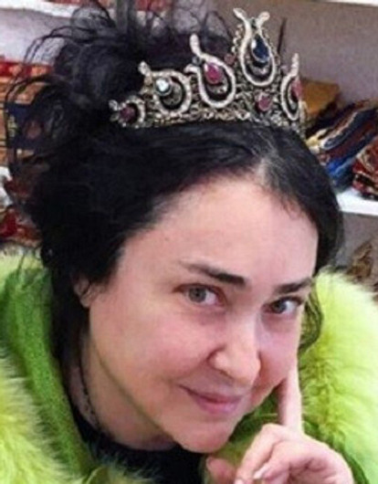 Певица Лолита протестует против капремонта