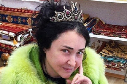 Певица Лолита протестует против капремонта