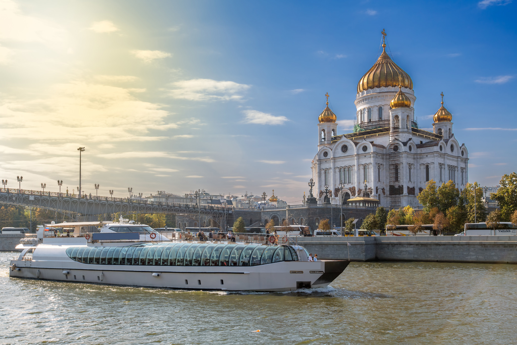 Прокатиться по Москве-реке: цены, пристани, услуги