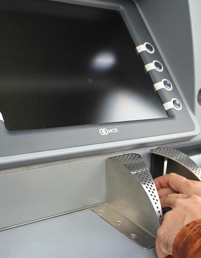 Перевод денег на карту: тонкости финансовых операций