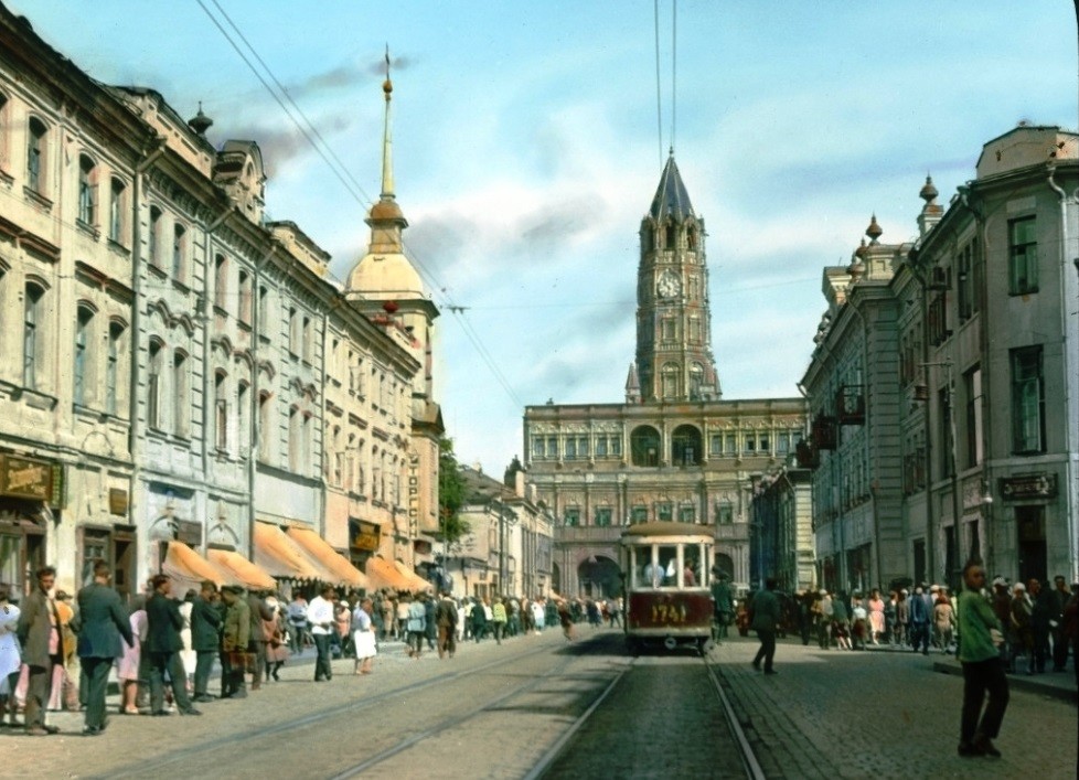 Тень Сухаревой башни: таинственные истории улиц Москвы