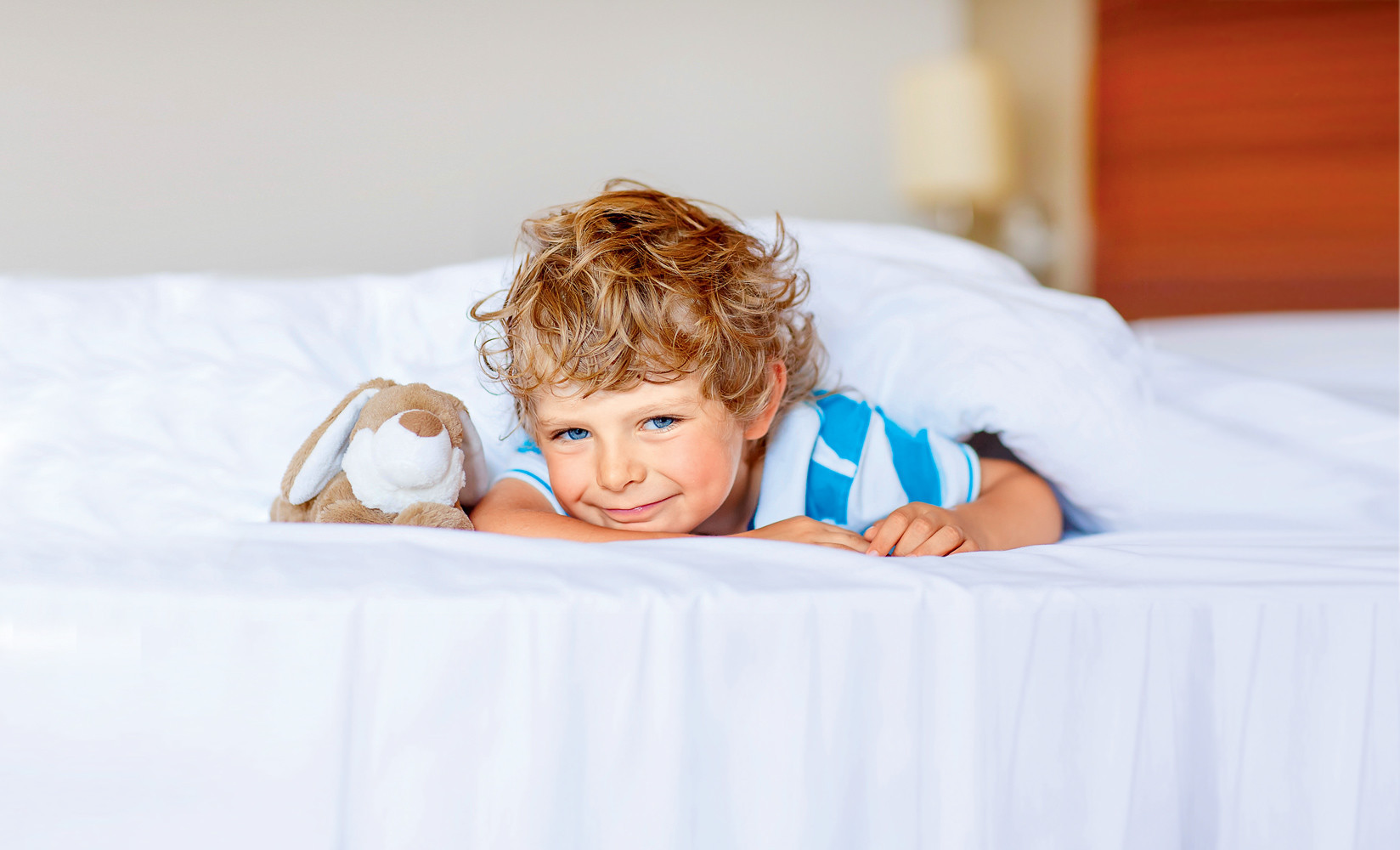 Как правильно будить ребенка: 5 важных условий