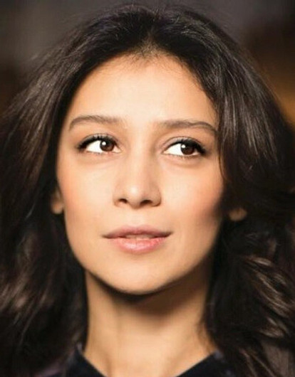 Поклонники рисуют Равшану Куркову: лучшие портреты актрисы