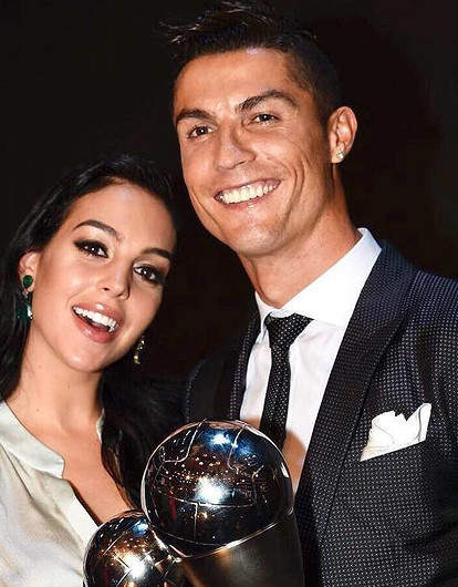 В сети появилось первое фото новорожденной дочери Криштиану Роналду