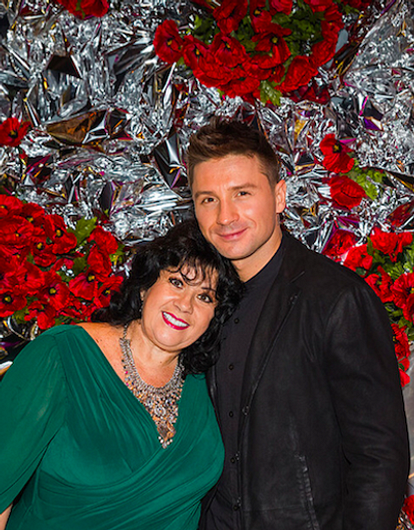 Сергей Лазарев трогательно поздравил маму с днем рождения