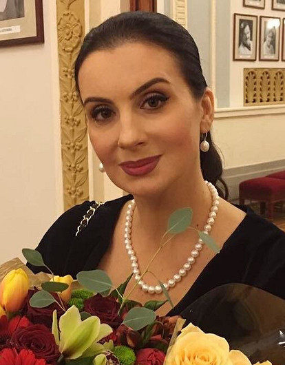 Екатерина Стриженова стесняется показывать лицо после похода к косметологу