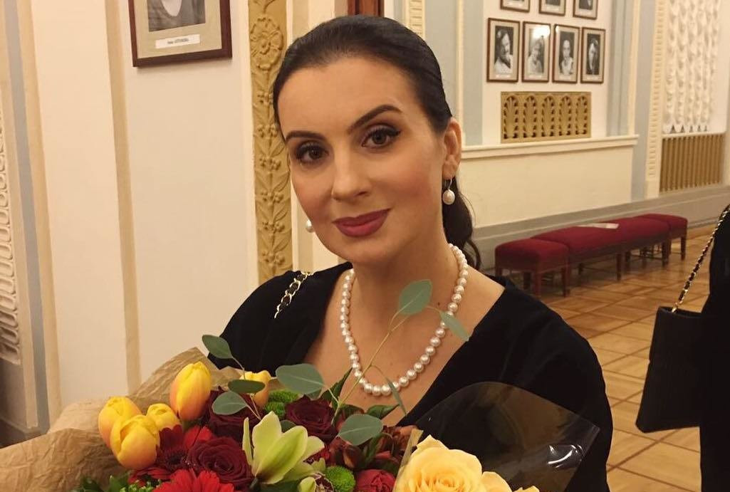 Екатерина Стриженова стесняется показывать лицо после похода к косметологу