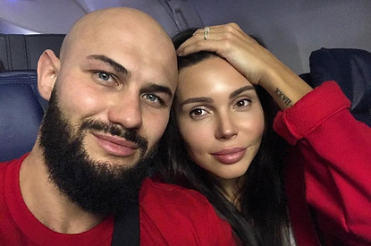 Джиган и Оксана Самойлова впервые показали лицо младшей дочери