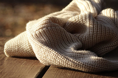 Как стирать свитер: 5 простых способов