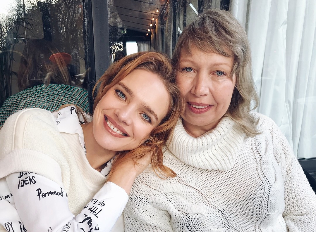 Наталья Водянова поделилась редкими снимками с мамой