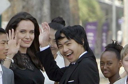 Анджелина Джоли впервые рассказала, почему ее дети не ходят в школу