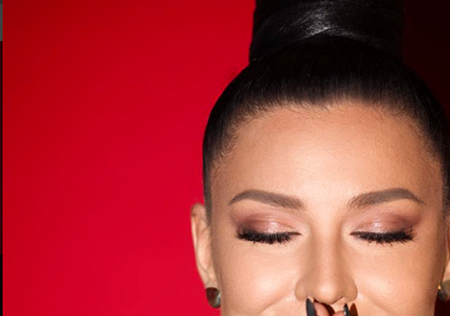 Певица Елка отказалась от цветов