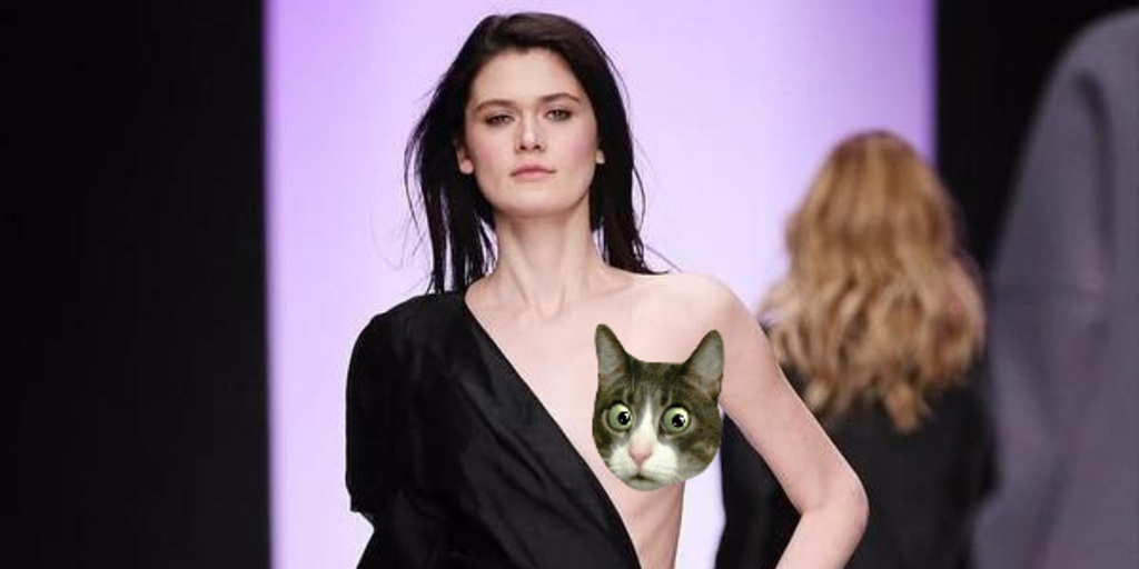 Модель вышла на подиум с голой грудью на российской Неделе моды (фото)