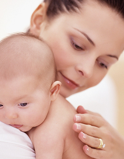 Почему ребенок срыгивает: три главные причины