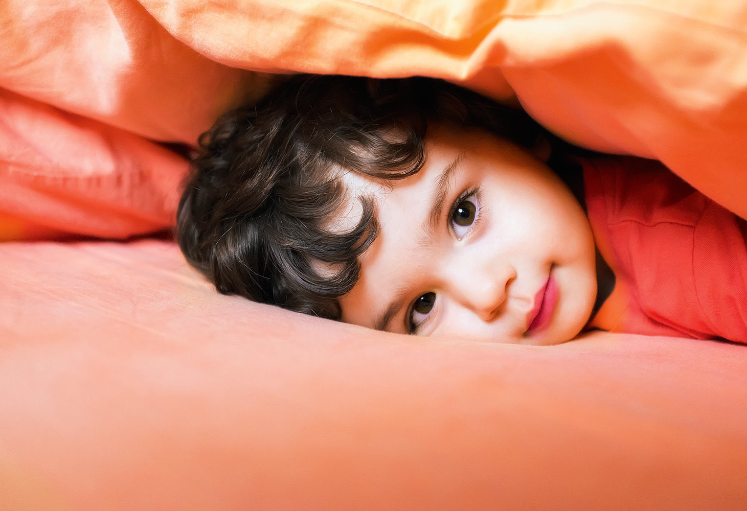 Сколько должен спать ребенок ночью: данные по месяцам