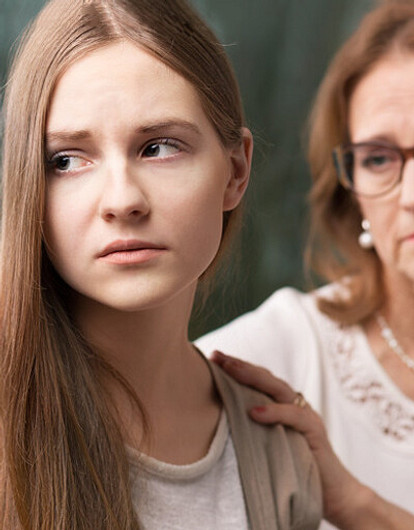 Мама любит мою сестру, а меня ненавидит