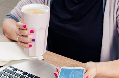 13 упражнений, которые можно делать прямо за рабочим столом