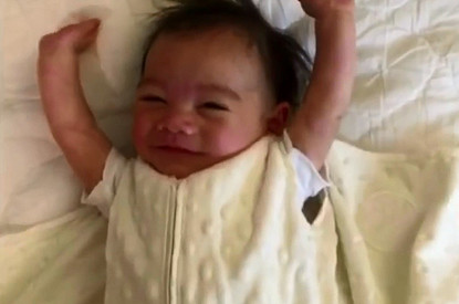 Утренние потягушки этого малыша умилили весь интернет (видео)