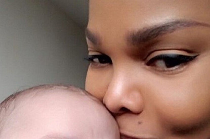 50-летняя Джанет Джексон выложила фото с 3-месячным сыном