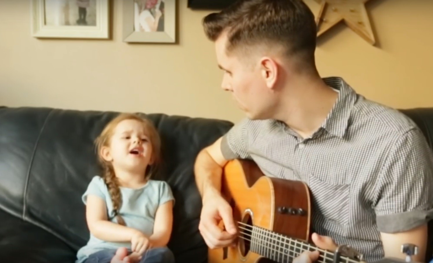Как красиво! Пение этой 4-летней девочки и ее папы потрясает (видео)