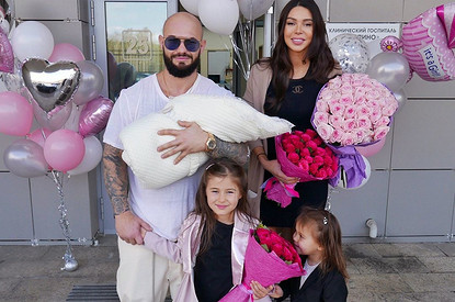 Джиган организовал шикарную выписку из роддома для Оксаны Самойловой (видео)