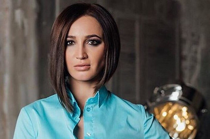 Ольга Бузова разочаровала поклонников пением вживую (видео)