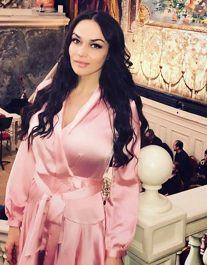 Платье Алёны Водонаевой назвали «халатом»