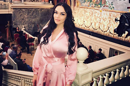 Платье Алёны Водонаевой назвали «халатом»