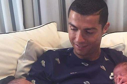 Роналду впервые показал своих близнецов (фото)