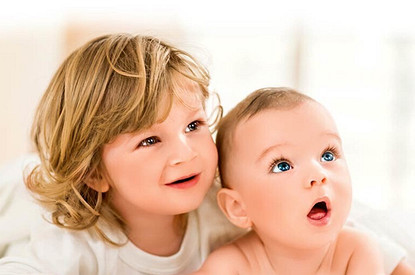 Дети-погодки: 7 лайфхаков для мамы