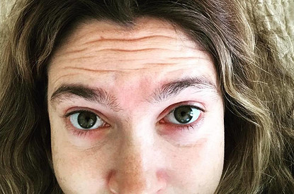 Дрю Бэрримор напугала поклонников кустистыми бровями и сединой