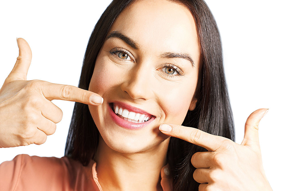 7 мифов об уходе за зубами: комментирует стоматолог