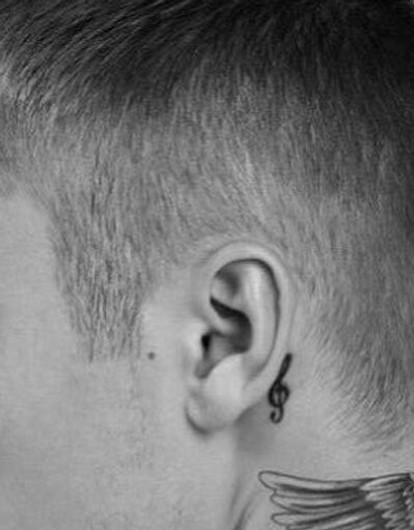 Джастин Бибер и дочь Синди Кроуфорд снялись в рекламе белых футболок