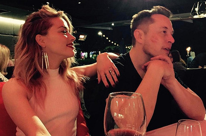 Миллиардер Илон Маск бросил Эмбер Херд незадолго до свадьбы