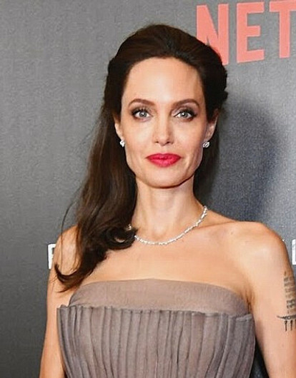 Анджелина Джоли напугала поклонников болезненной худобой