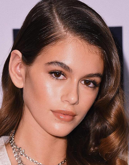 Дочь Синди Кроуфорд появилась на подиуме в неожиданном образе