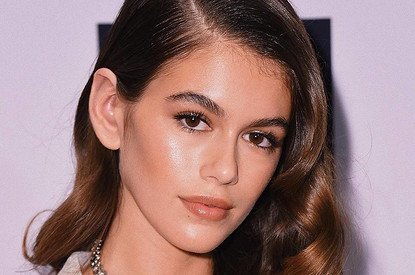 Дочь Синди Кроуфорд появилась на подиуме в неожиданном образе