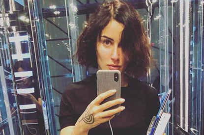 Тина Канделаки показала, как сейчас модно носить пуховик с юбкой