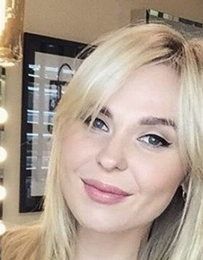 Пелагея в роскошной шубе поддержала мужа на хоккее