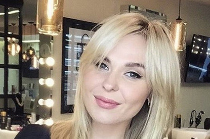 Пелагея в роскошной шубе поддержала мужа на хоккее