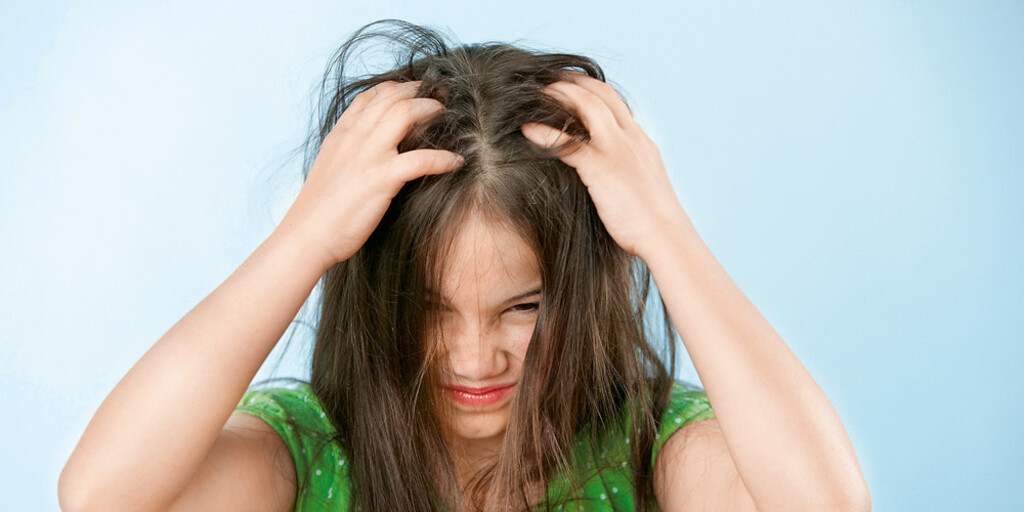 Как расчесывать волосы дочери