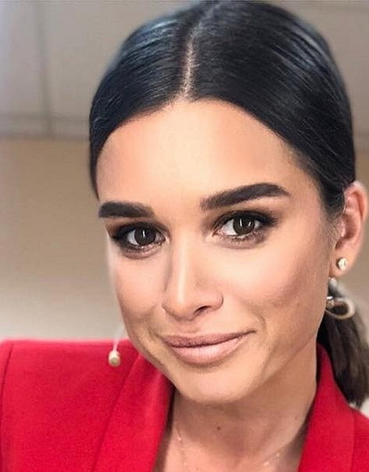 «Заткнула ребенку рот и рада»: поклонники осудили Ксению Бородину за фото дочери с соской