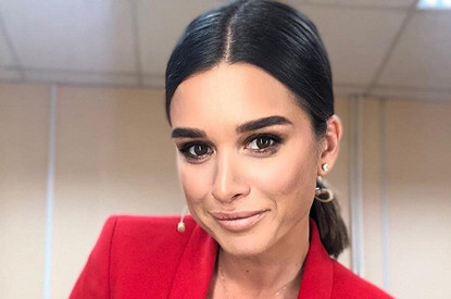 «Заткнула ребенку рот и рада»: поклонники осудили Ксению Бородину за фото дочери с соской