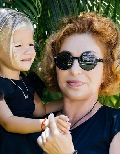 «Неделю лежала на диване и плакала»: мама Тимати рассказала, как пережила развод