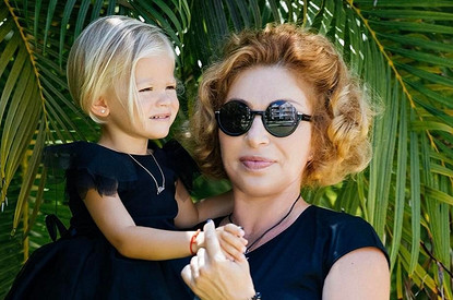 «Неделю лежала на диване и плакала»: мама Тимати рассказала, как пережила развод